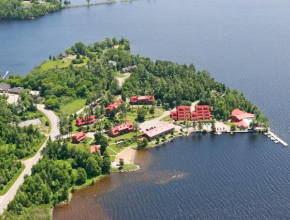 Four-Season Resort on the Shore of Calabogie Lake, Calabogie
